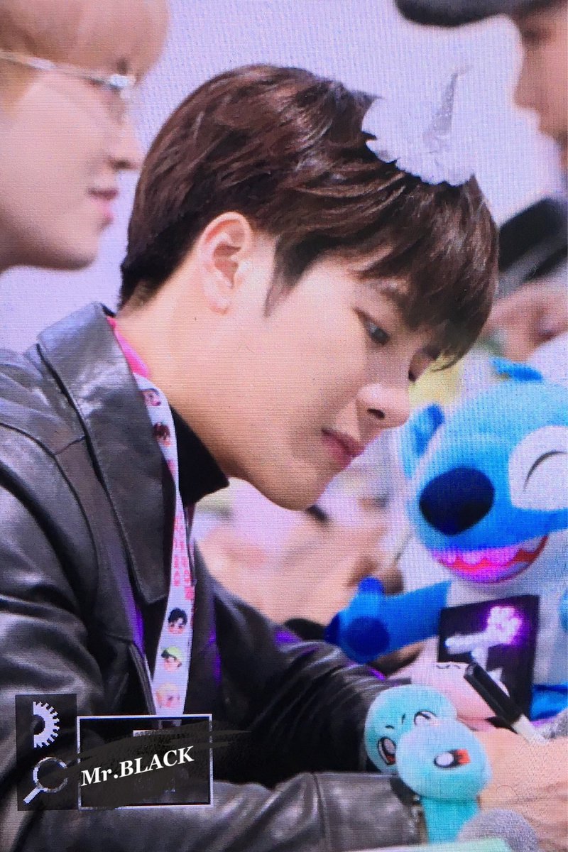 JS_relax's tweet image. 170327 G+ 스타존 팬싸 #잭슨 #Jackson #JacksonWang
다비드가 울고갈 국보급 미모 되시겟음니다