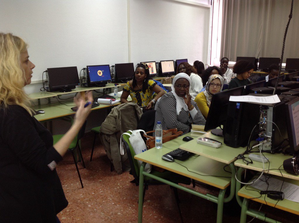 #africanasqueemprenden en <a href="/UGRemprendedora/">UGR emprendedora</a> en el aula de redes con <a href="/cibervoluntario/">Cibervoluntarios</a>