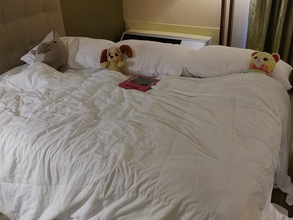 NewEarthFlash's tweet photo. Day1of a3day location shoot w/Jen&amp;the girls!Beds Rmade&amp;we're ready togo!Thanks @moartistagency  #clingingsmithfamily #moartistagency #mokids https://t.co/E3tXUoShi7