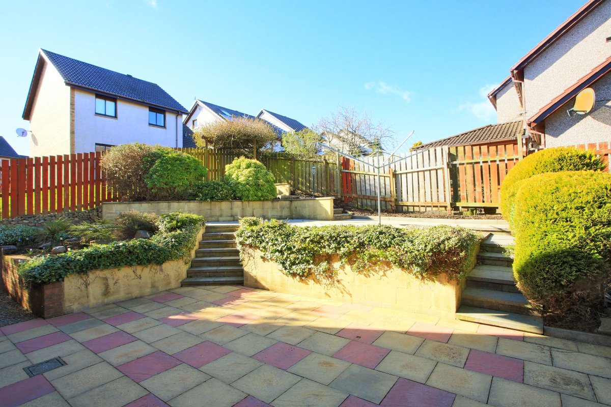 1 Cypress Grove, Bridge of Don, Aberdeen, AB23 8LB 
Offers Over £247,500 - Superb Detached Home, 3 Generous Bedrooms,
 Ample Storage Space