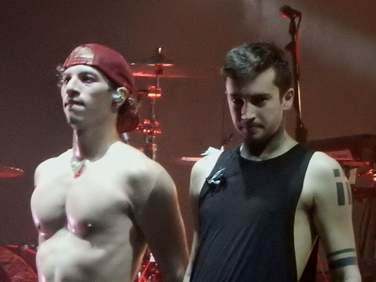 wsyx6's tweet photo. .@twentyonepilots is returning home, announcing 3 June shows in Columbus https://t.co/9Ne4gSwQX5 https://t.co/hK3lrDbmuo