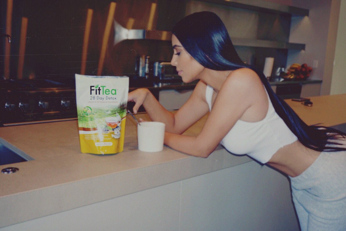 Detoxing with @fittea 💜 it tastes amazing and the ingredients are all natural 🍵 #ad https://t.co/rjyXxJIzMF