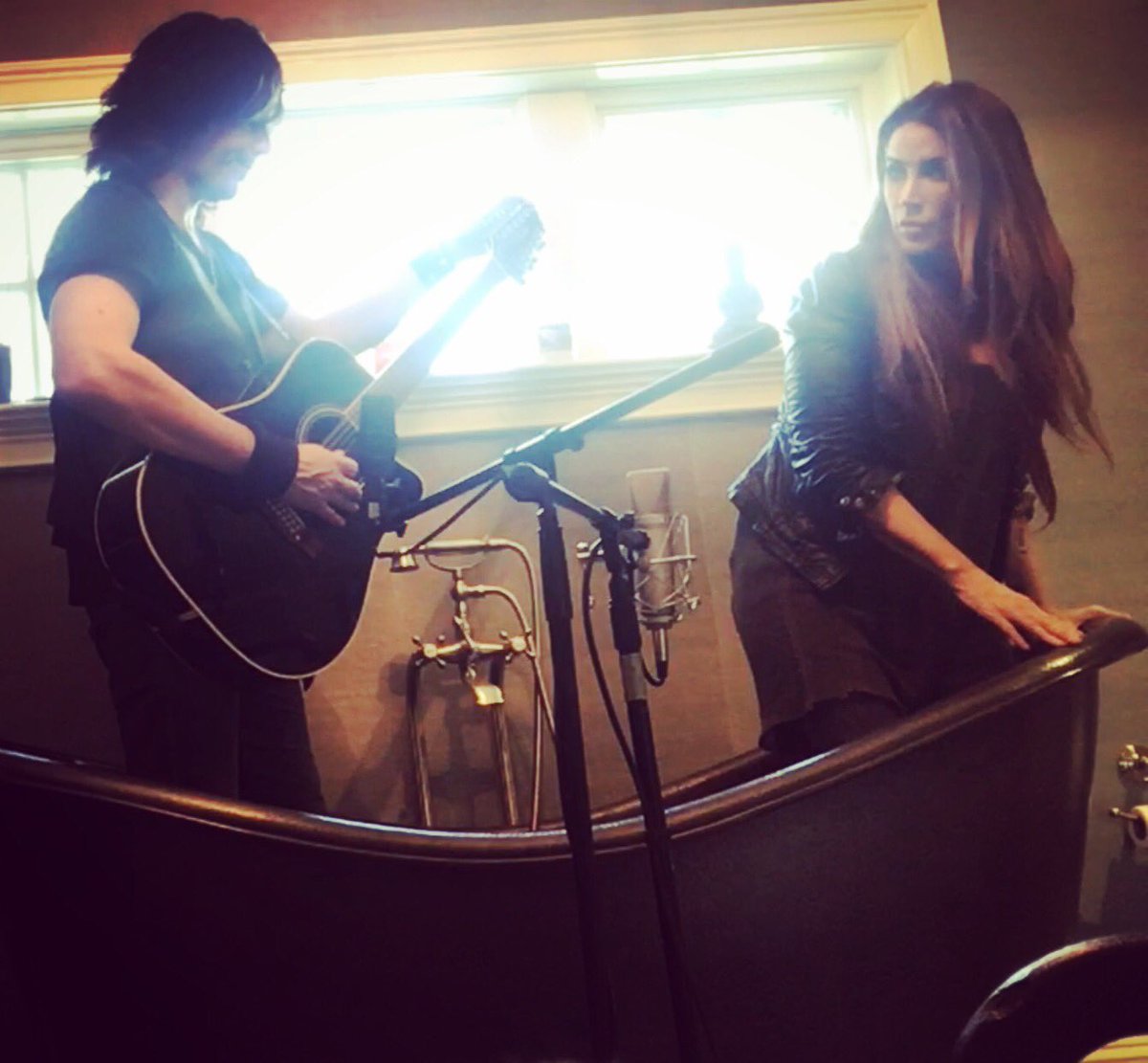 #WilliamsHonor "Awkward Pose Tour" coming to a city near you🙄😂 NEW SINGLE COMING APRIL 2017! #reaganrichards #gordonbrown #jerseycountry