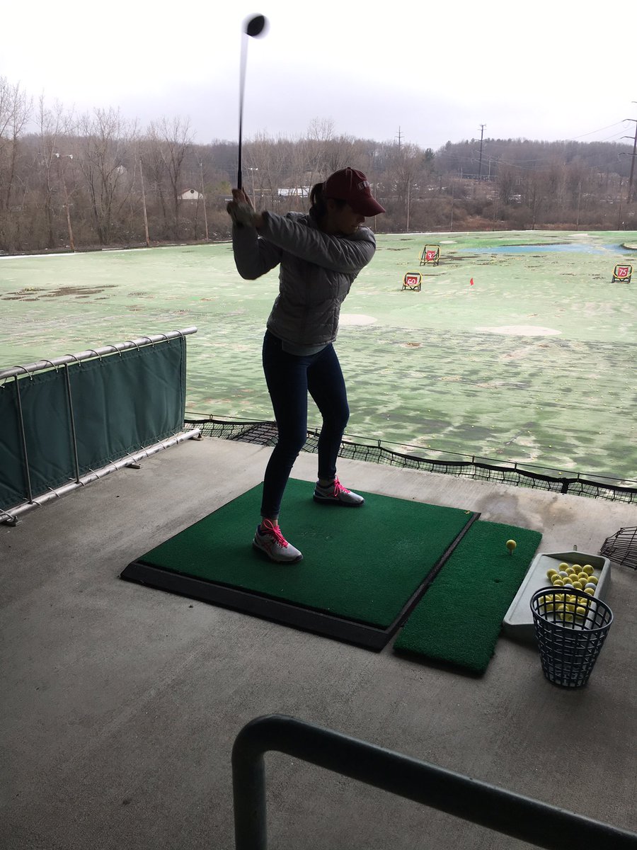 BfieldGirlsGolf's tweet photo. Rule #1 : don't hit the ceiling !! https://t.co/OevJ0u5vmh