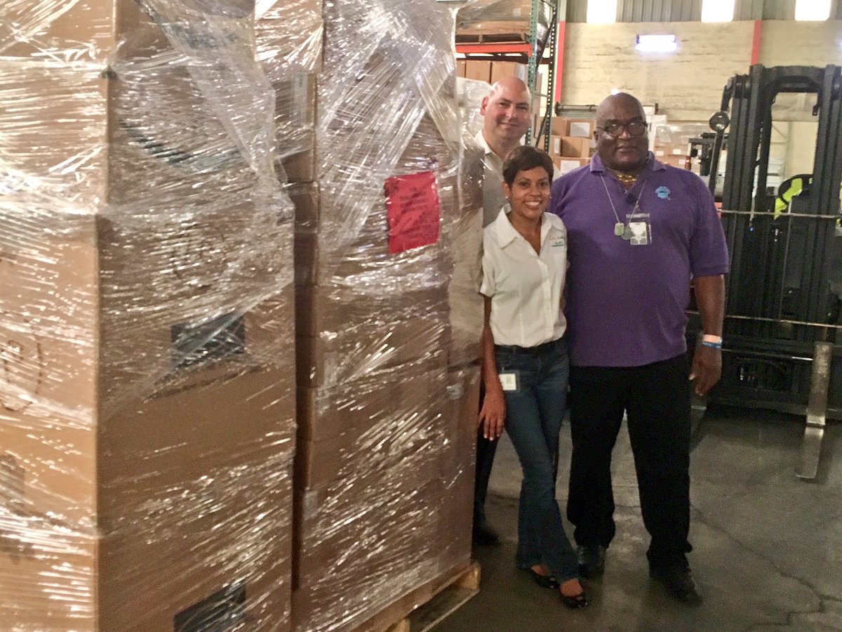 deikamorrison's tweet photo. Glad bag buss. Special  @CrayonsCount learning + developmental tools for #TreasureBeach kids. Big thx to donor + my Food For The Poor family https://t.co/fqyP2SJuHh