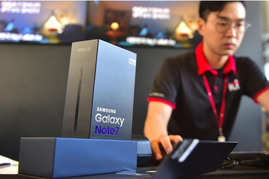 BusinessTimes's tweet image. #Samsung Elec says to sell refurbished Galaxy #Note7s bt.sg/Y23