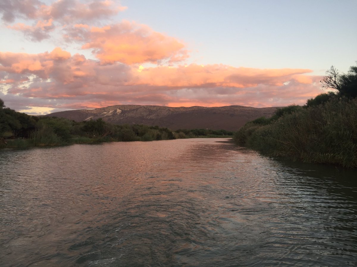 ZaanPotg's tweet image. Sunset dinner on the Kolgans River Boat @TshepiMolisana @sbuthestylegeek #visitlangeberg
