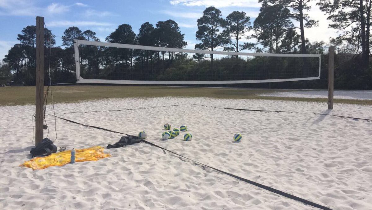 StrackAttack8's tweet photo. Spring time means beach volleyball!
 I love my office 🌊🏐 
PVC families contact me for info for beach lessons! https://t.co/hYXLbdny5I