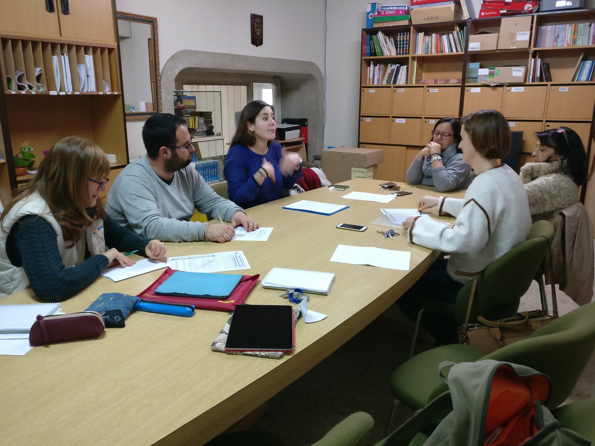 LaSalleInma's tweet photo. Hoy en La Inmaculada tenemos ración doble de formación, oratoria con Alba de #Talkk y ciencias con @david_ciencia #Piteas @FundacionBarrie https://t.co/BuFq3lzR06
