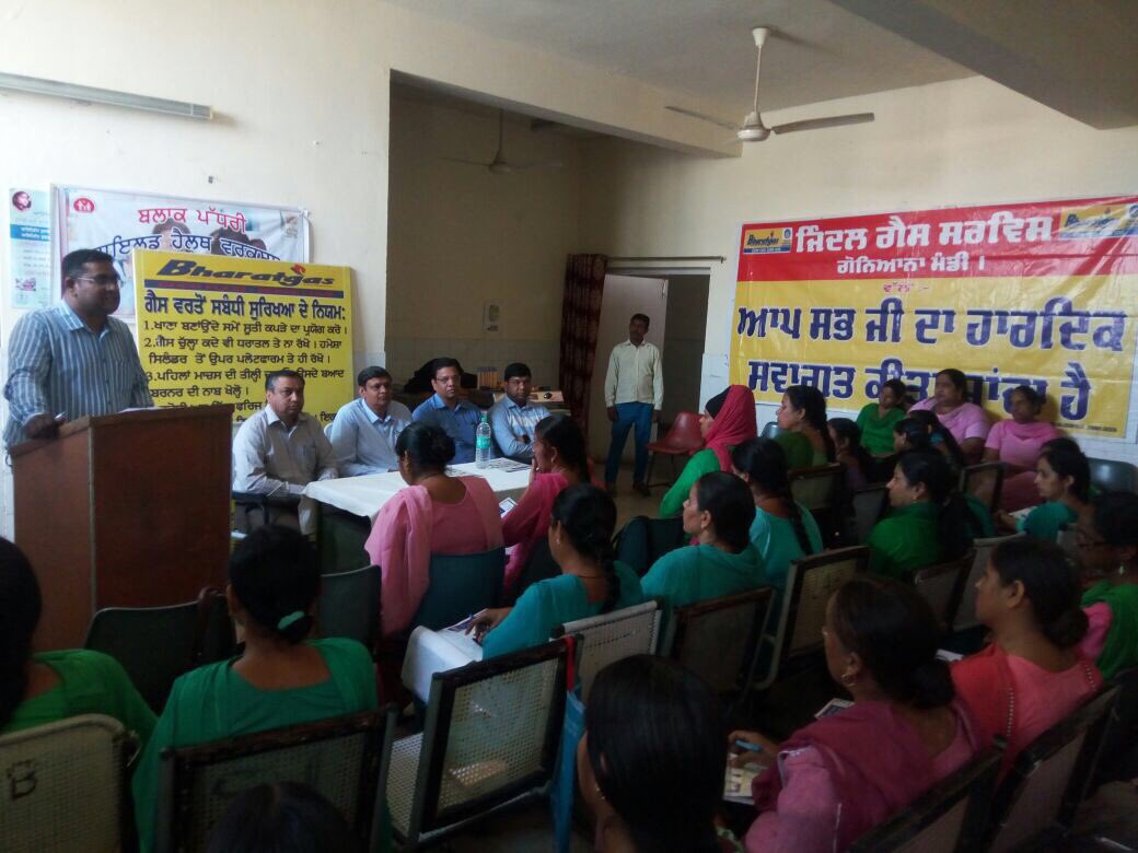 BPCLBathinda's tweet photo. BATHINDA Territory enrolled Female health worker for LPG safety miter by training them at CHC Guniana https://t.co/9JoaXXjjBz