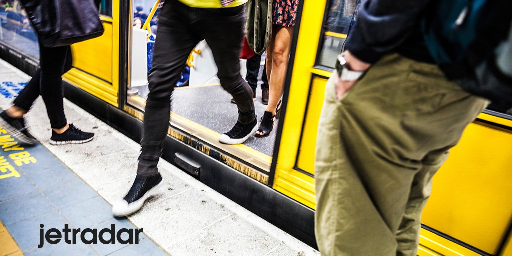 jetradar_com's tweet photo. How to save money while on the road: https://t.co/gmV4LfbBvT 

#traveltips #travelling https://t.co/rIkRiWVGLH
