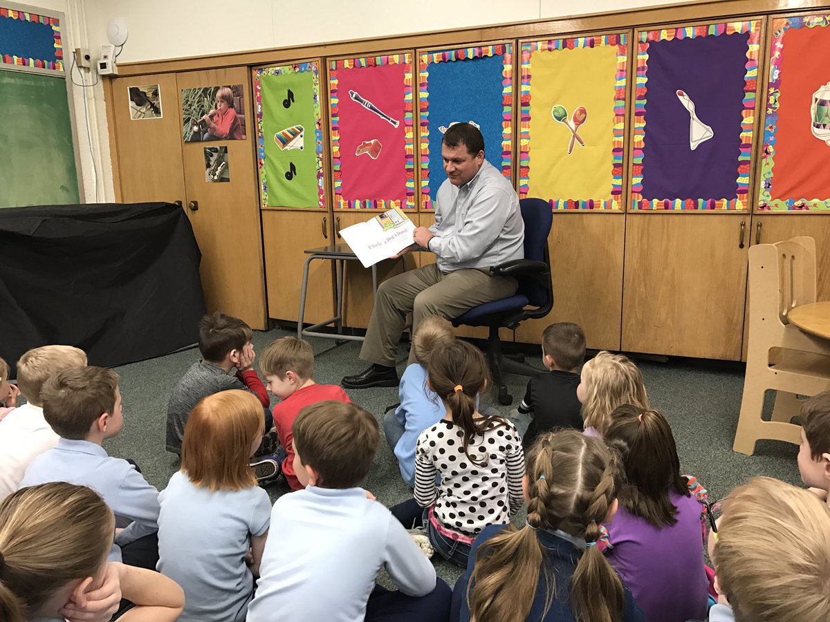 MrsHallsClass's tweet photo. State Representative Terry Sabo (aka grandpa to a few kids) came to read to us today. He also shared his love of reading history books! https://t.co/giEw035djy