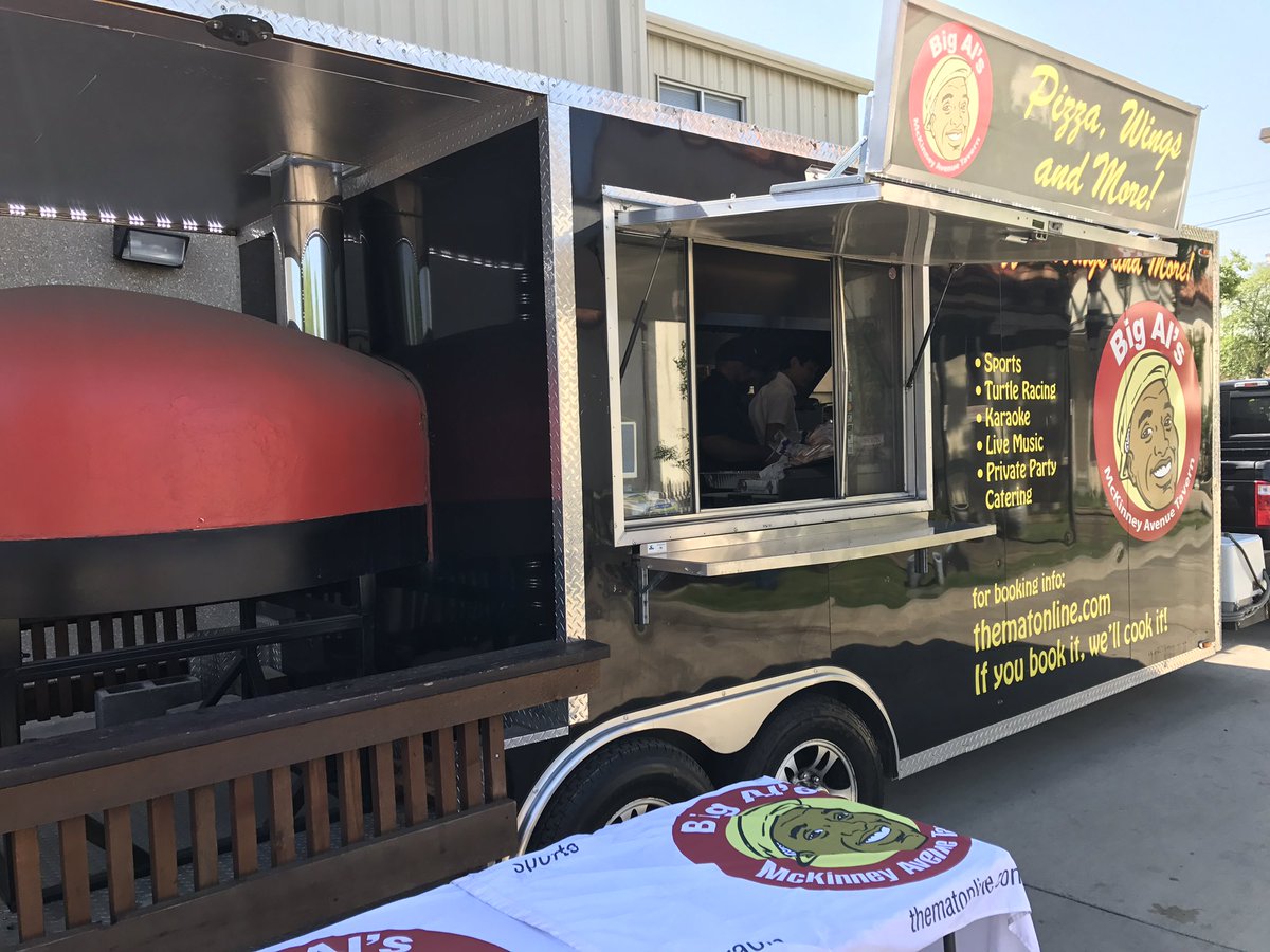 MATDFW's tweet photo. We're setting up the Food Truck and about to feed the homeless in Dallas! Thanks again @AustinStreetCtr! https://t.co/zQFaUaisme