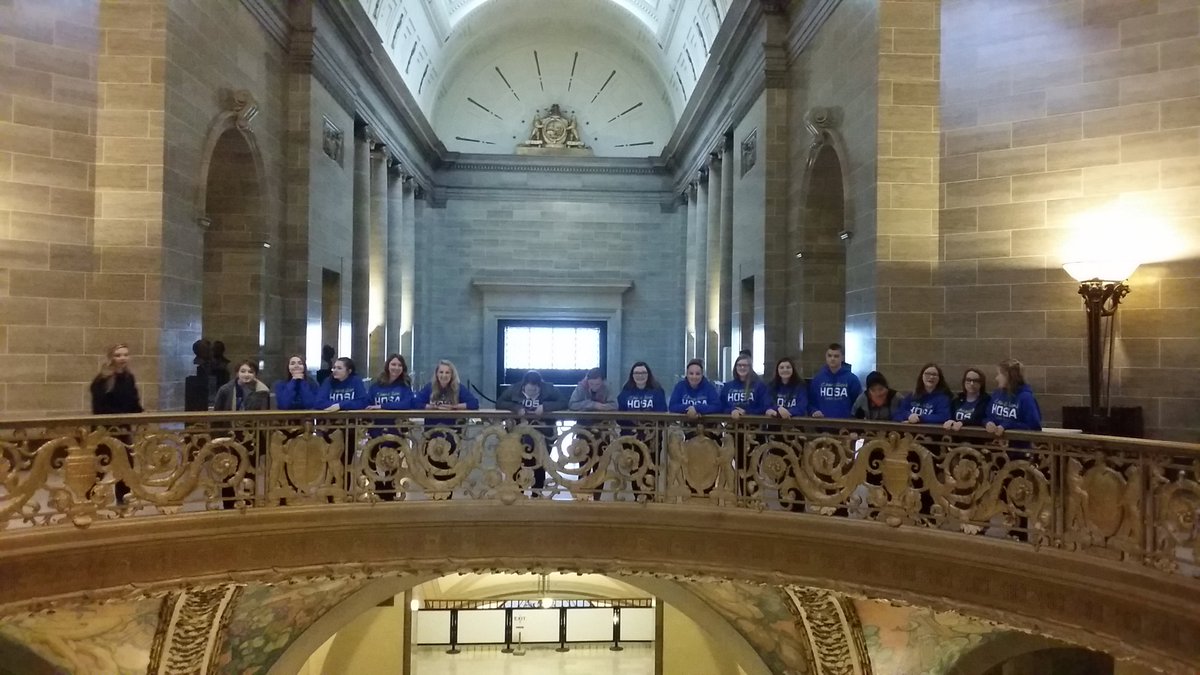 CHSBioMed's tweet photo. Quick stop at the capitol before state competition. @MissouriHOSA #HOSA #MOSLC https://t.co/2REE71Ntvh