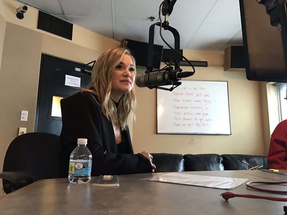 SteveSerrano's tweet photo. Great to chat with @olivia_holt! LiVE @Mix933! #Mix93StudioB #SessionsSS https://t.co/IlnHRA1Cij