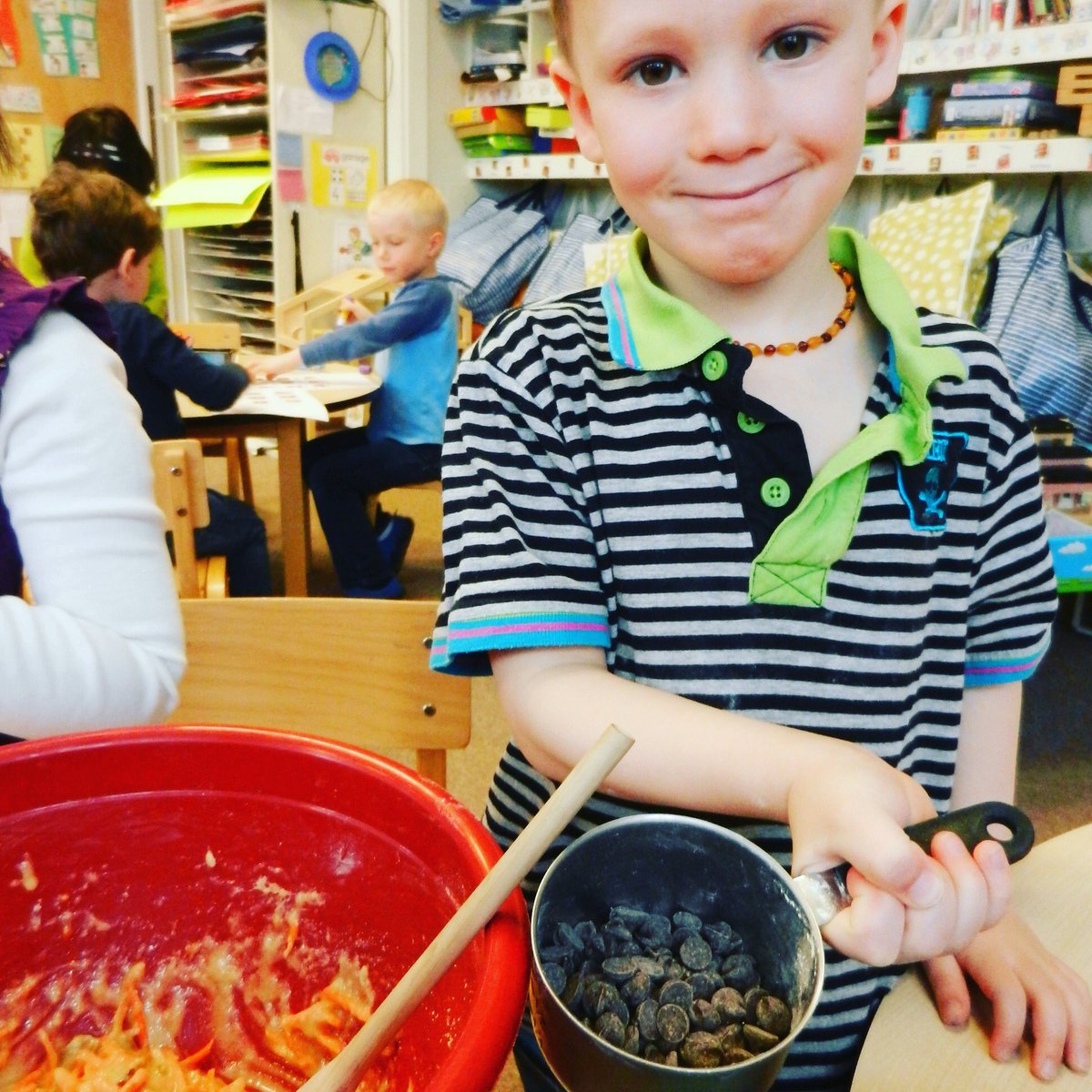 FrenchSchoolME's tweet photo. Atelier cuisine chez les PS et MS : cupcakes à la carotte... https://t.co/tUfXb4mc97