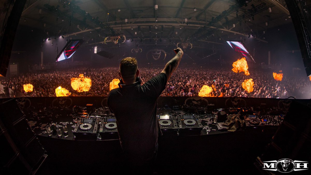 Partyraiser_'s tweet photo. Welkom op mijn werk plek. ππ»
#MooisteJob #MastersOfHardcore #Mainstage #OneRaiserOneNation
#VanZevenTotAchtInDeMorgen
#BestFansInTheWorld https://t.co/TnTaXFZKkJ