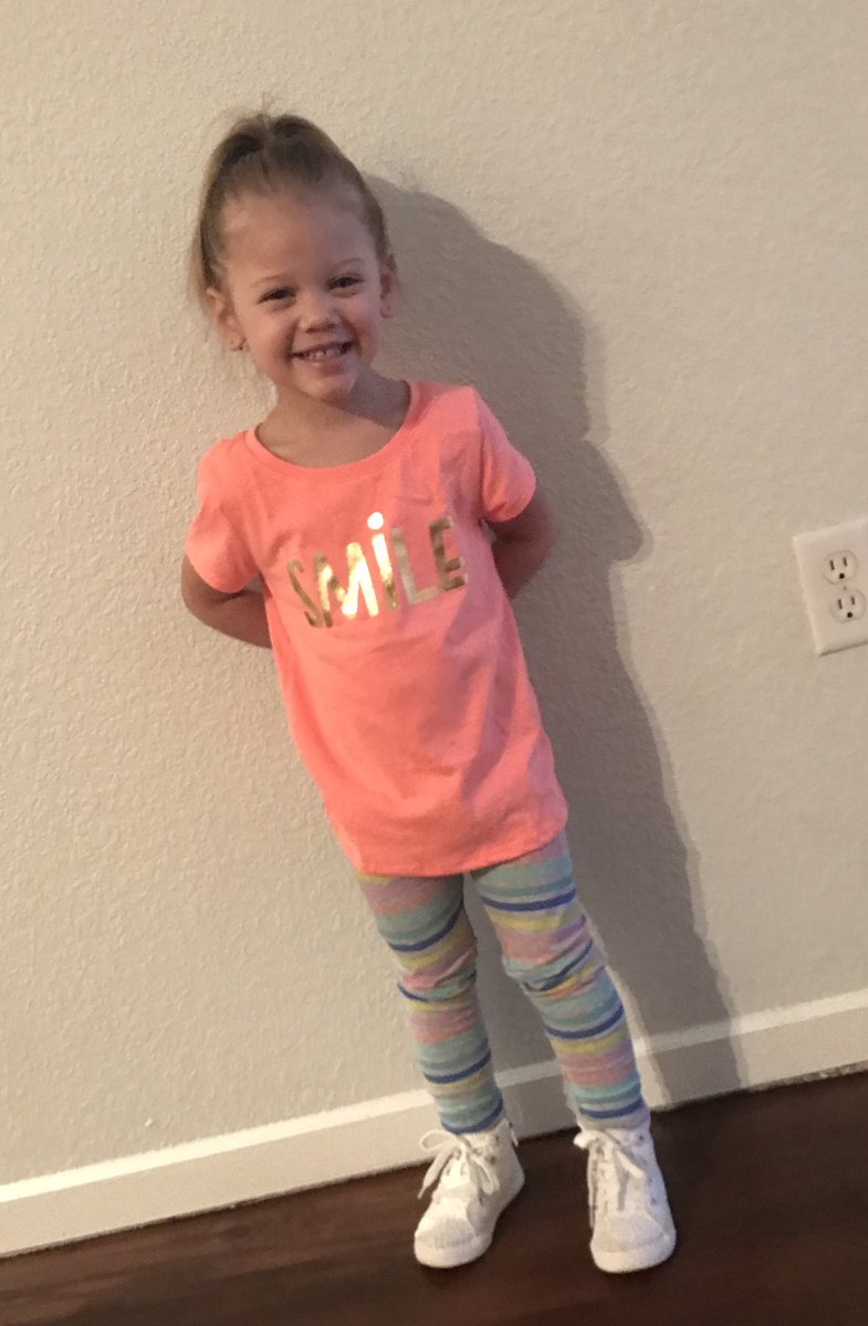 Keri_Baby23's tweet image. Soooo happy my lady is back in school today!! 3 blocks from our house, 3 blocks from my office. #issawin 🙌🏽😁