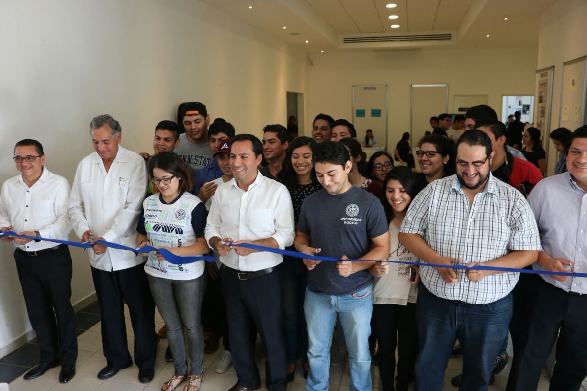 victorlozanop's tweet photo. En esta Primera Jornada de Vinculación Empresarial Universitaria 25 empresas ofrecen 160 oportunidades de empleo #MéridaCiudadBlanca https://t.co/JAti8DtPGn