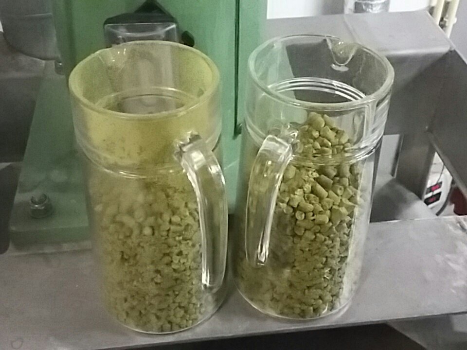 Thank you @SimplyHops for improving my state of mind after lauter tun explosion.
#fresh #cascade #brewing #california #gold
