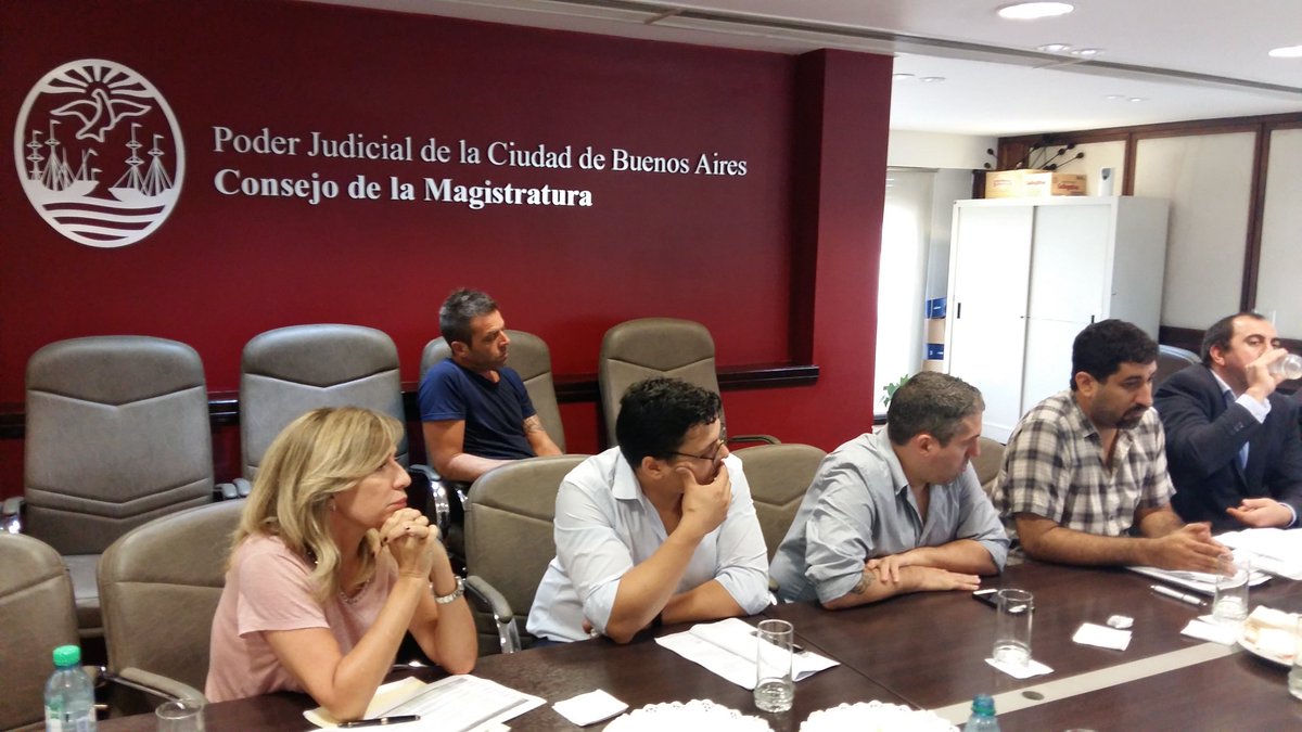 En estos momentos se está llevando a cabo la primera reunión paritaria