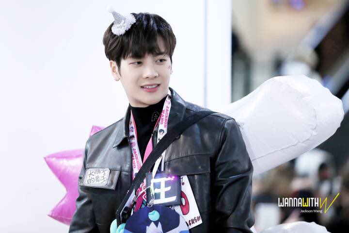 Fool_Mouth's tweet photo. #KINGJACKSONDAY 
王 王嘉尔生日快乐
嘉 嘉嘉是我的
尔 尔等退下

哈哈哈哈哈哈哈哈
金凤凰们别打我 https://t.co/8Hf6H6hoh6