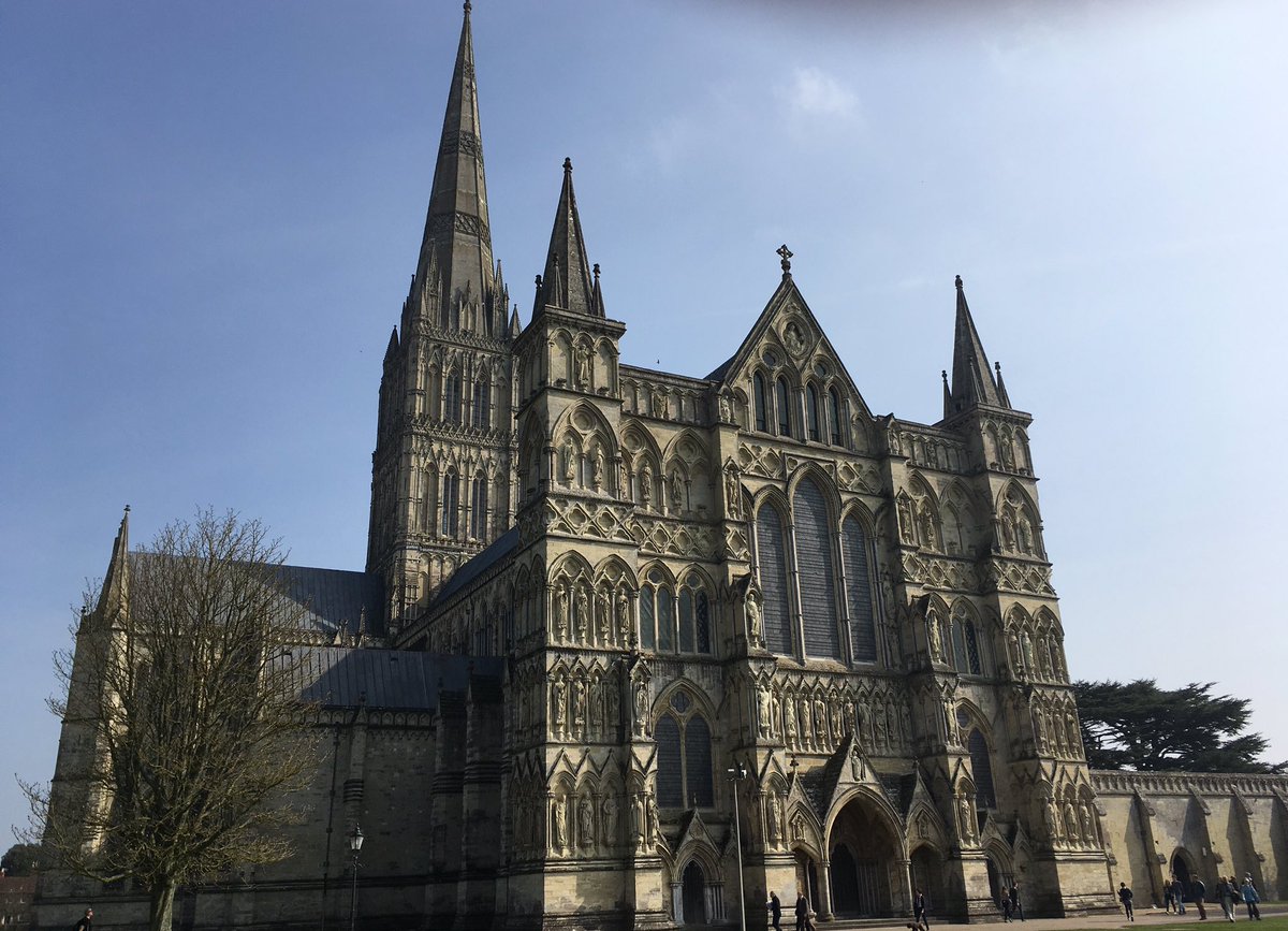 MoonchildBecca's tweet photo. #LentChallenge #lose lose yourself in the beauty of the cathedral/ lose yourself in worship @SalisburyCath https://t.co/pKbHTMcJPw
