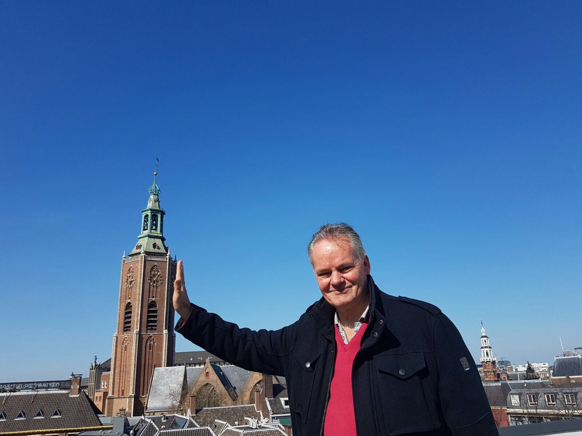 GaDenHaag's tweet photo. Trots op onze directeur @GaDenHaag @dehaagsetoren; al voor de rondleidingen starten, houdt hij De Haagse Toren overeind en bedwingt hem! https://t.co/zYV99YzKwt