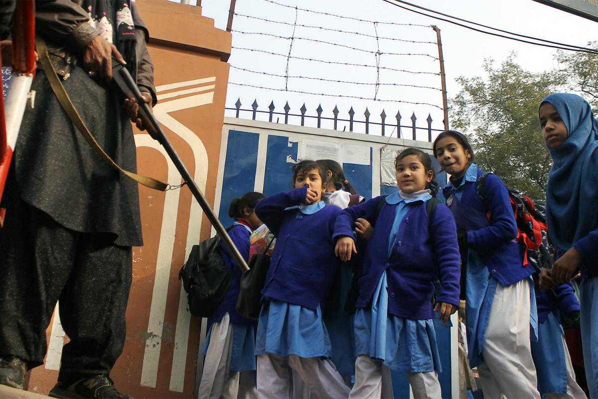 As states meet at #SafeSchoolsBA &amp; commit to #SafeSchoolsDeclaration, violence keeps too many from #Pakistan schools hrw.org/news/2017/03/2…
