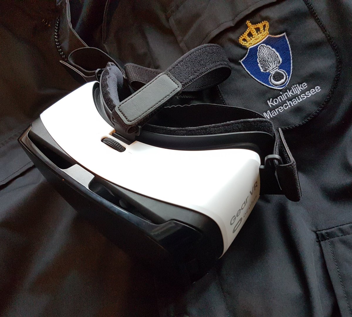 WeertCoaching's tweet photo. @ECOD2013 @geurtleest Past dit thema ergens op #SPOK2017? Klopt de voorspelling: de #VR bril + #VirtualReality is de toekomst vh #onderwijs? https://t.co/nCNpwx1DlF