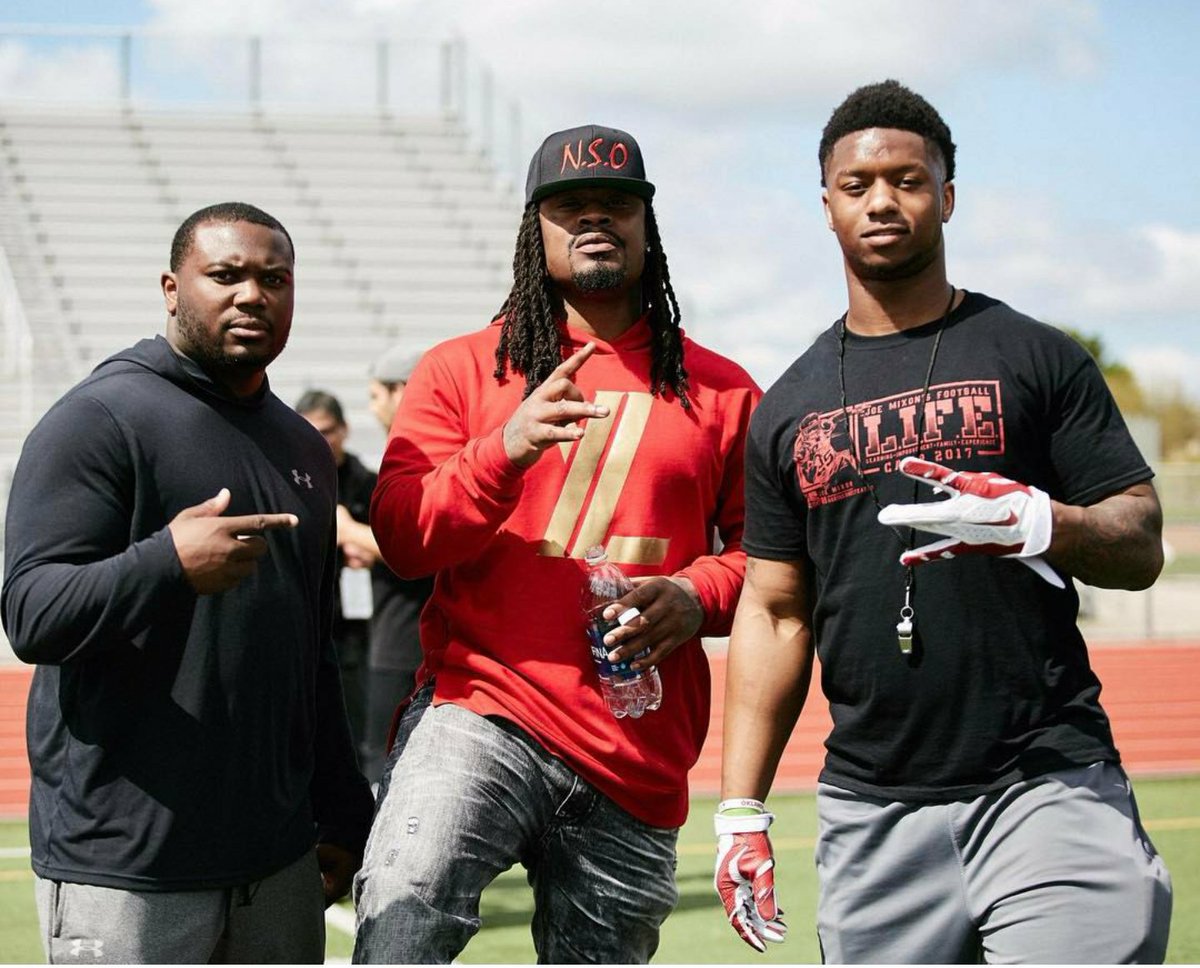 Nvrqt On Twitter Also Are Those Gang Signs Theyre