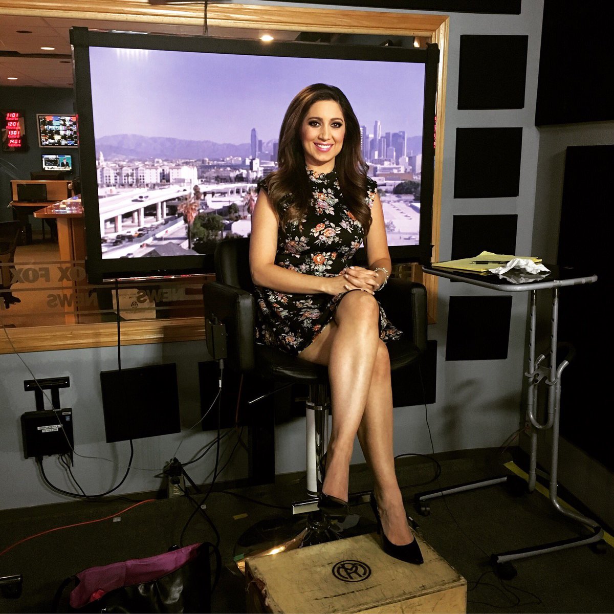 AnahitaSeda's tweet image. Happy Monday everyone! And I'm not the only one who uses a foot stool here 😚 #imnotshort #mondaymotivation #foxnews #Versace