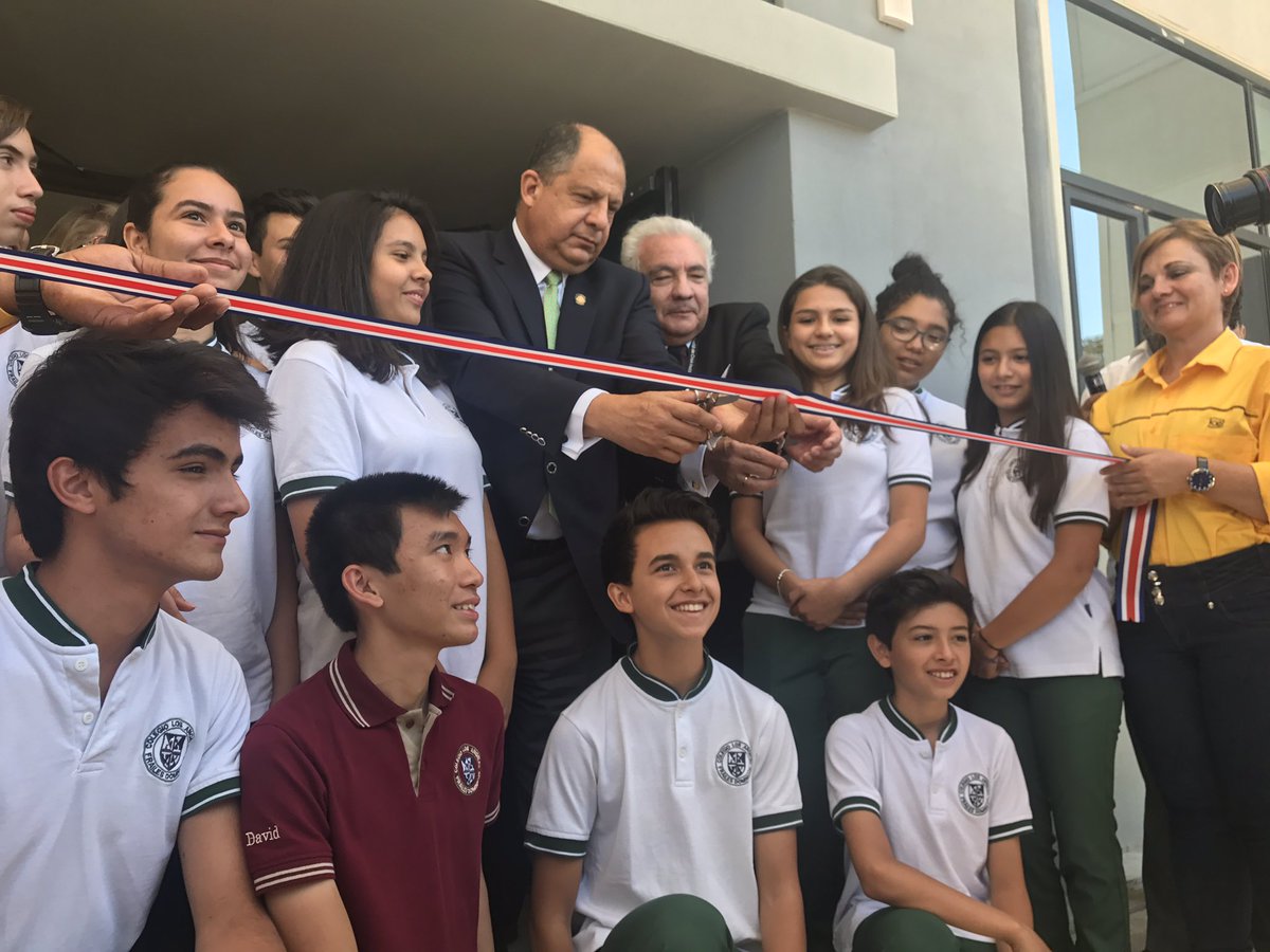 GrupoICEcr's tweet photo. Momento en que @luisguillermosr y Carlos Obregón, Presidente Ejecutivo de Grupo ICE, dan por inaugurado el #DIPOA https://t.co/RswJSVjD7I