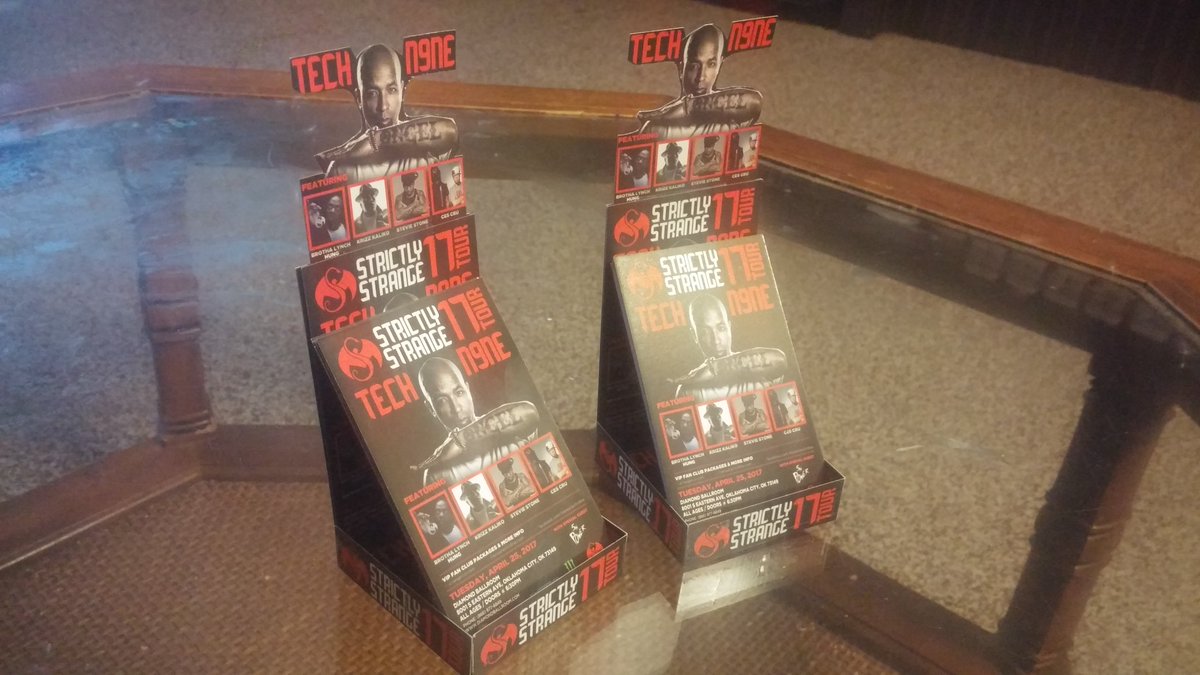 MishiiminAamoo's tweet image. #STRICTLYSTRANGETOUR17 #PROMO #CounterTopDisplay #StrangeMusicStreetTeamOKC ^S^
