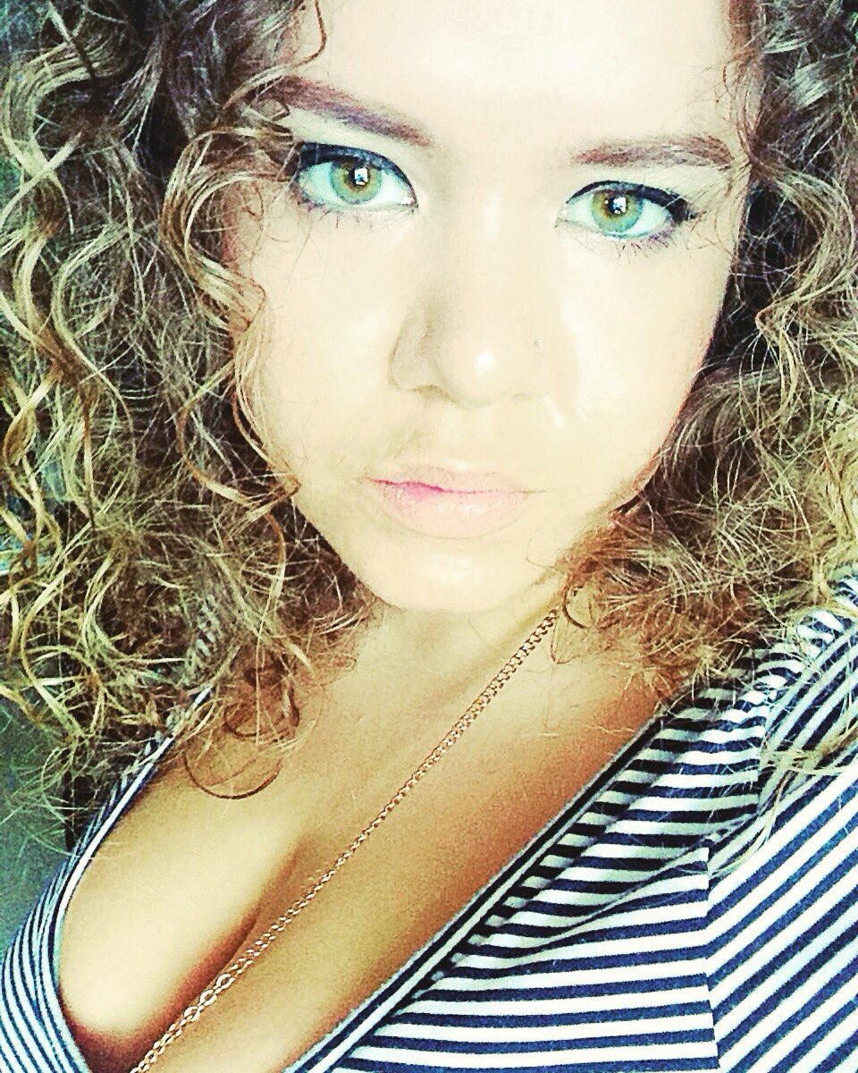 Jessicia16's tweet photo. People will chatter because that's all they know . As long as you know yourself that what matters . #fucktherest https://t.co/rIgzf2oxr0