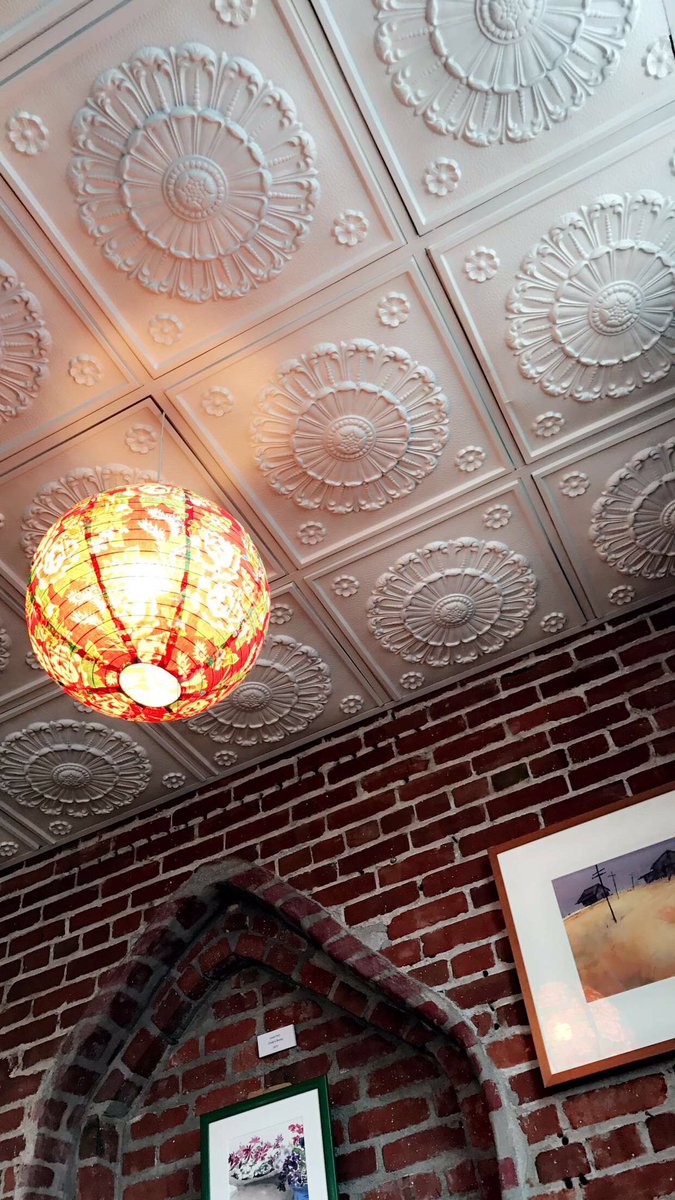 Oh this is the cutest cafe on the south side. Someone want to come have bunch with me?