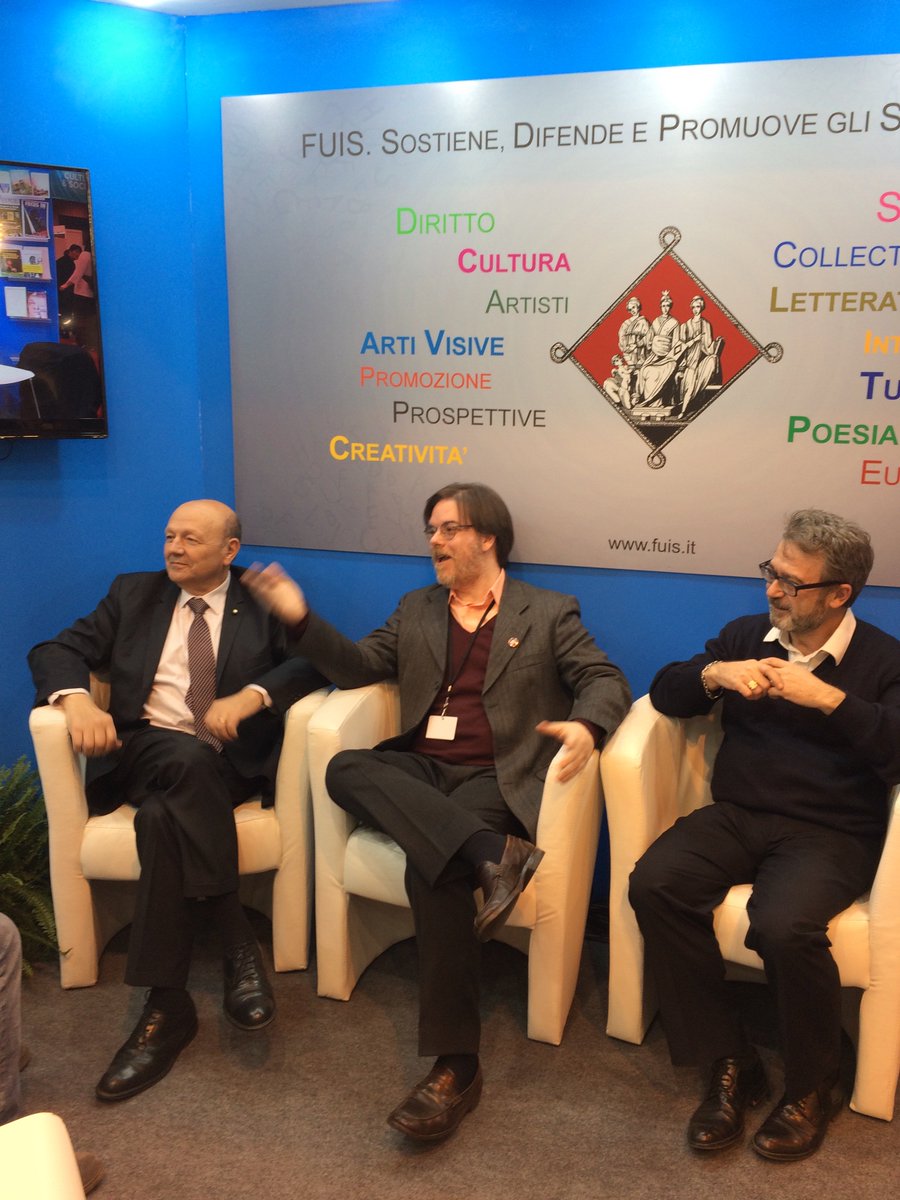 FuiScrittori's tweet photo. #RaffaleDeLeo e #RaffaeleFiore #AcliFrancia e #AcliParigi parlano dello #scrittore come #lavoratore #FuisParis #LivreParis2017 https://t.co/bkXmqakI5c