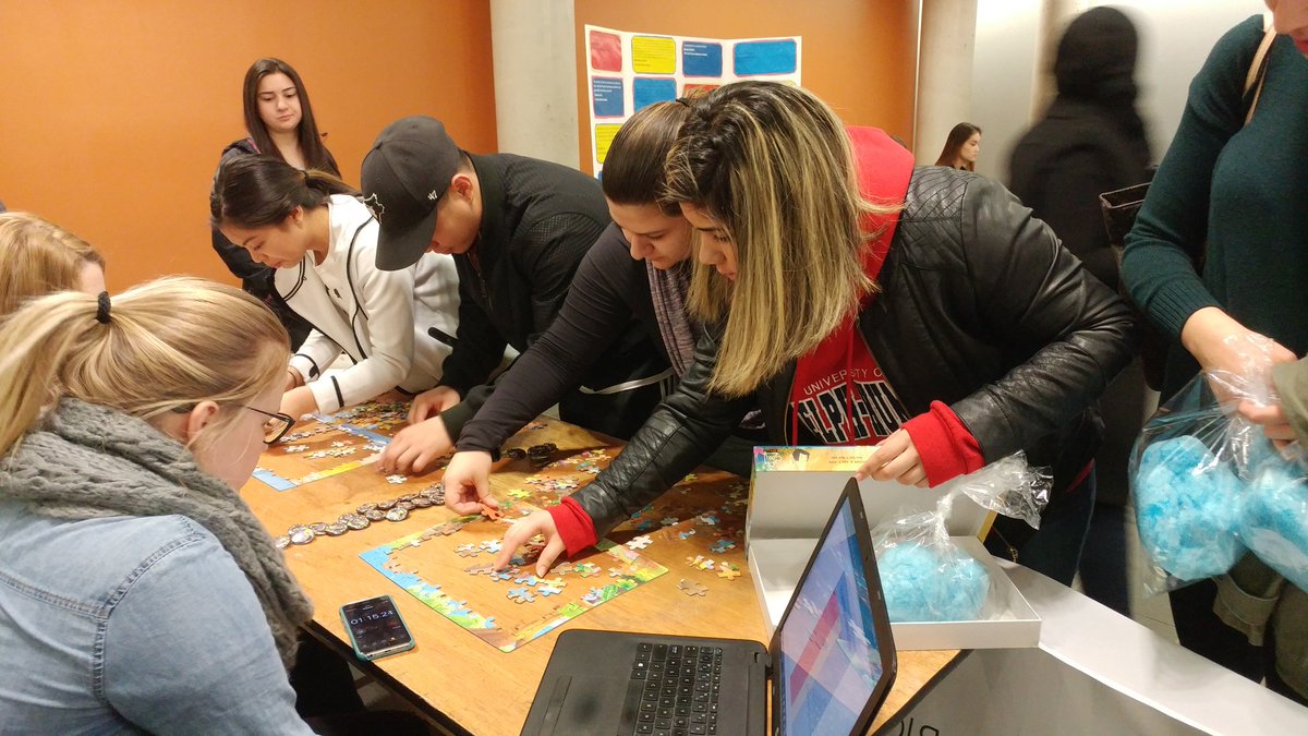 GHadvertising's tweet photo. #GuelphHumber #GHADS is going on right now in the South Atrium! Win awesome prizes, get some giveaways and do cool activities! https://t.co/uHilyDTW6A