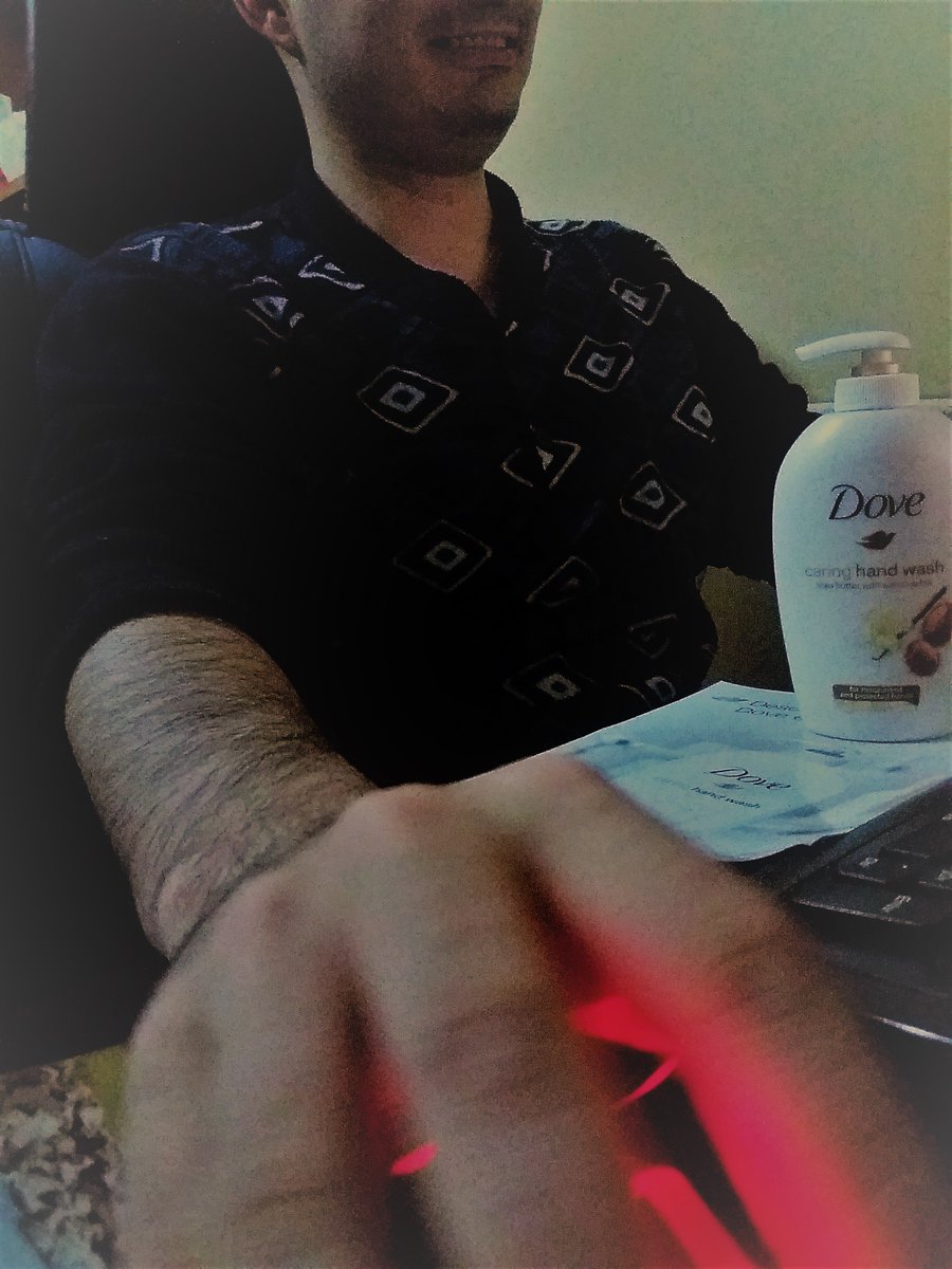 danibitoleanu's tweet photo. #buzzdove Tiberiu Alboiu si Costinel C-tin au primit fiecare cate unul din produsele pentru sampling si brosurile Dove. https://t.co/NV0PLmRBJd