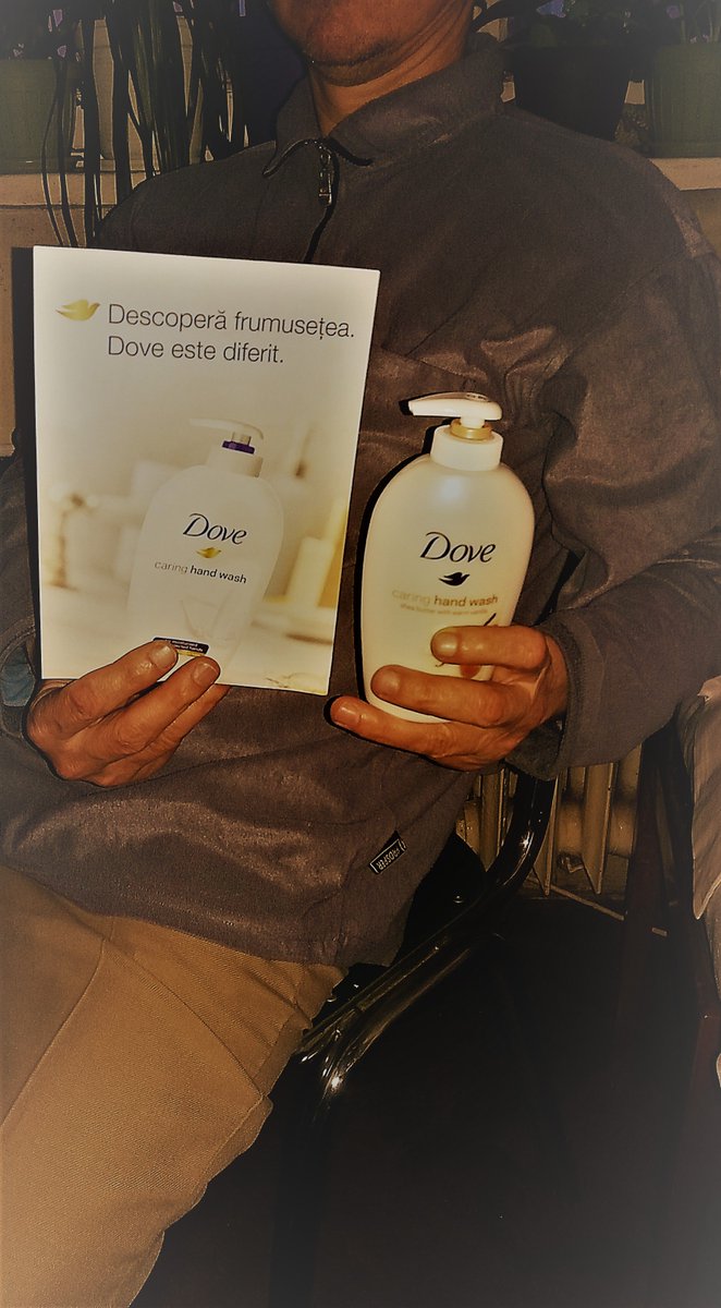 danibitoleanu's tweet photo. #buzzdove Tiberiu Alboiu si Costinel C-tin au primit fiecare cate unul din produsele pentru sampling si brosurile Dove. https://t.co/NV0PLmRBJd