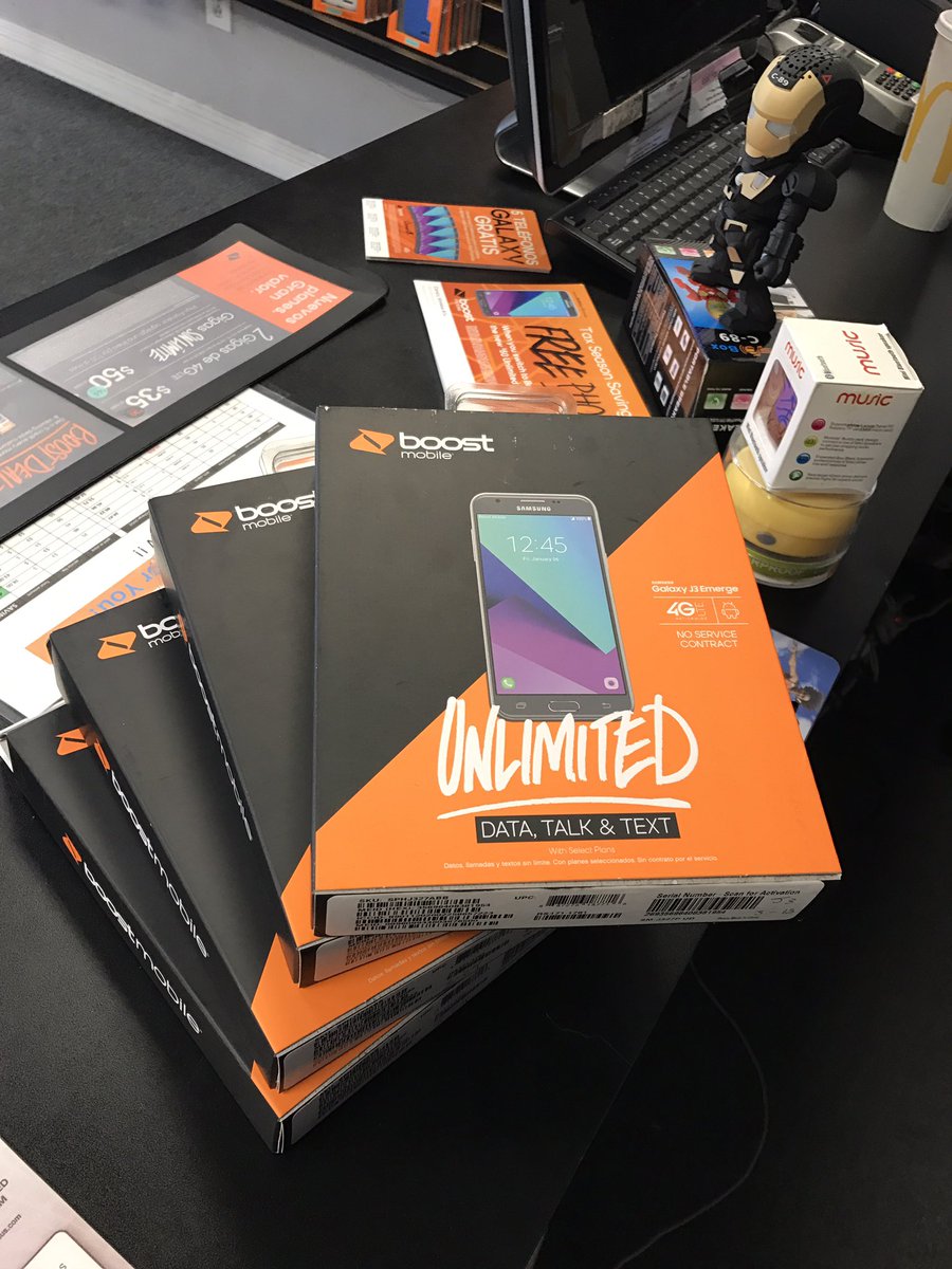 CanaryWireless's tweet photo. Stacking up on the #bestfamilyplanever promo!! Customers love it! #canarywireless #sfv #boostmobile https://t.co/pHaUHBFoMZ