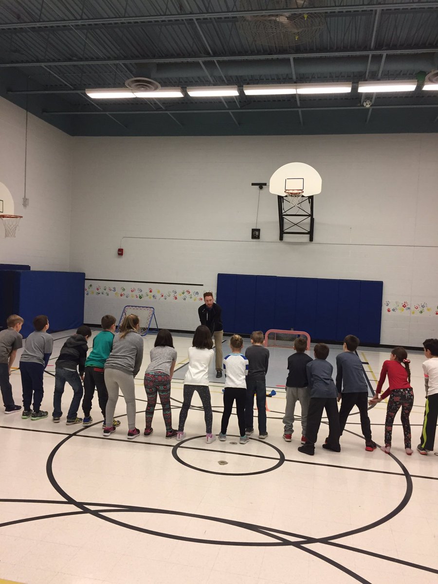 Amazing instruction <a href="/SavageGolfServ/">Matt Savage - Savage Golf Services</a> #golfinschools <a href="/MillRunGC/">Mill Run Golf Club</a> #growingthegame check out that #golfstance #clubface <a href="/TheGolfOntario/">Golf Ontario</a>