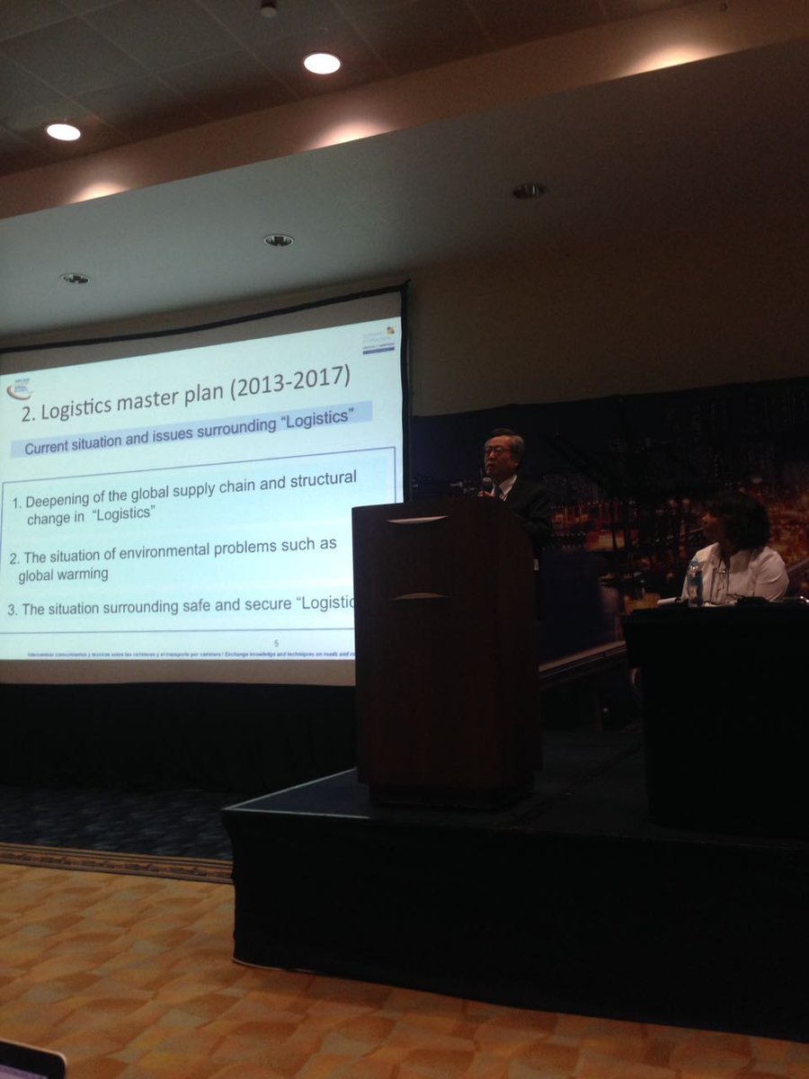 SeminarioPIARC's tweet photo. En este momento Eiichi Taniguchi habla sobre "Políticas para un uso eficiente de la energía en el transporte carretero de carga en Japón". https://t.co/HSKetU7hHj