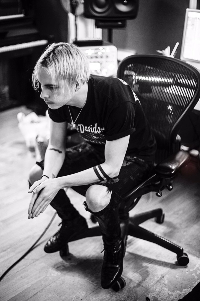 THEHUNNABAND's tweet photo. I'm looking at her but all I see is you
|#HUNNATOUR |
Hunna Tickets - https://t.co/3FvDNvPYIK https://t.co/Goy60yelig