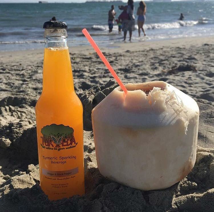 turveda's tweet photo. Daydreaming at work like 🤤💭

#Turveda #natural #antiinflammatory #turmeric #curcimin #turvedaglow #beachvibes #summerdrink https://t.co/jIa7nojIW0