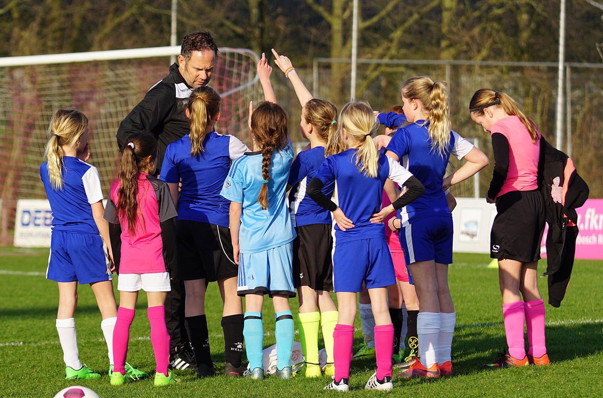 LadiesVTBL14's tweet photo. ࿎Onze fotografe Janet Visser maakte weer fantastische actiefoto's 
#meidenvoetbal #clinic #voetbal

Nieuwsgierig? 
↗ https://t.co/a6KAZ1Hem1 https://t.co/8AWJoVXxNk