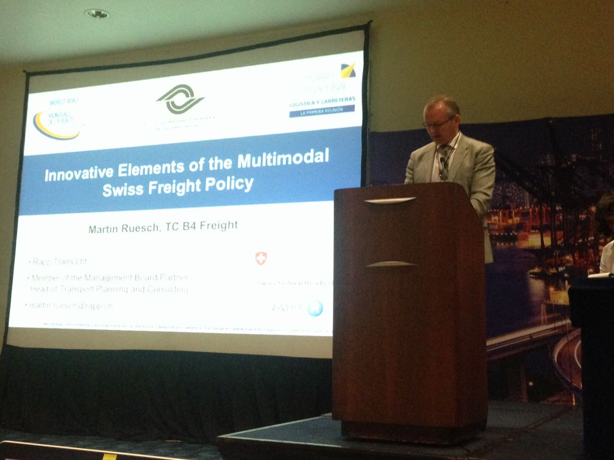 revistavector's tweet photo. Hace un momento Martin Ruesch y su ponencia "Elementos innovadores en la política de carga de carga multimodal en Suiza". @SeminarioPIARC https://t.co/CCOs2fWnLw
