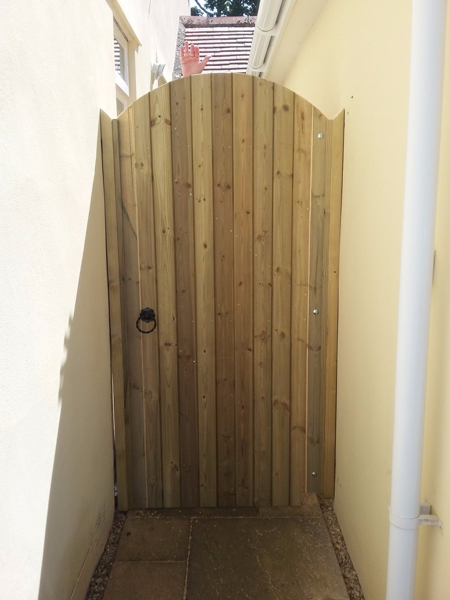 MarkGCarpentry's tweet photo. #Sunshine is here! It felt so good spending time in the #garden today.I can help with any garden projects #fencing #gates #decking #planters https://t.co/U49UfmYJni