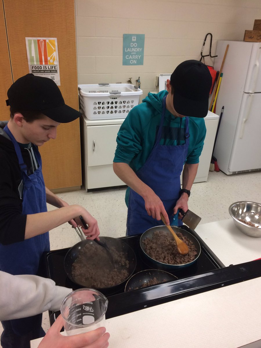 mishicotag's tweet photo. Freezer meal prep #tacos #freezerprep practicing blanching and cooking al dente #agedu #foodsci https://t.co/oRLvVv4Jad