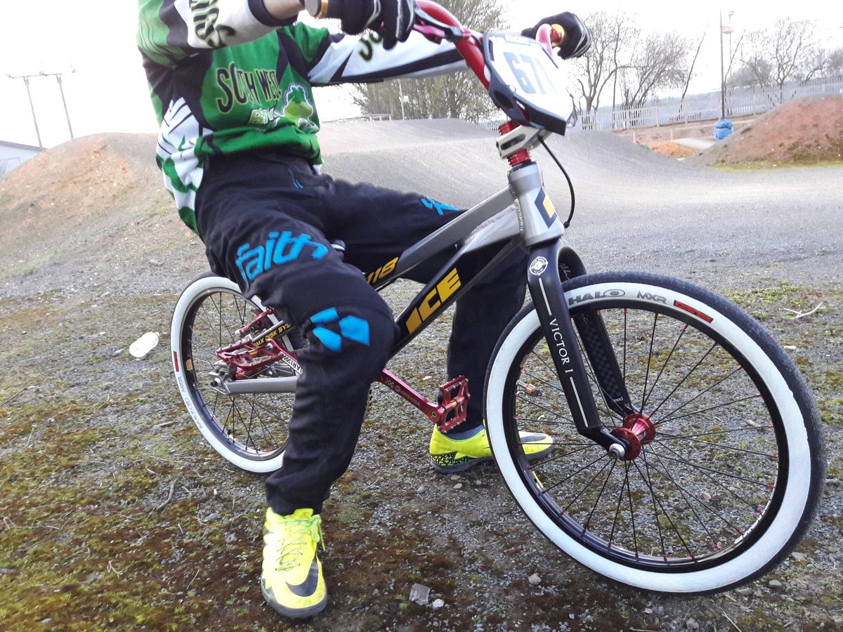 DaylightBMX's tweet photo. @halowheels Hey guys can someone msg me when you see this..I think we need to talk about something we need to tie together👌 #loveaHalo https://t.co/WhZgz6ds2A